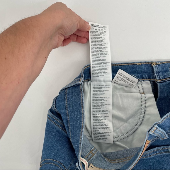 NWT Levis 501 Original High Rise Denim Shorts Women’s 27 Blue Distressed New - Picture 7 of 16